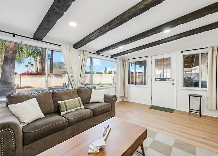 Fully Renovated With Pool Holiday home