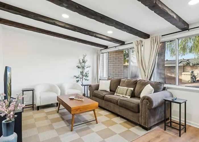 Holiday home Fully Renovated With Pool